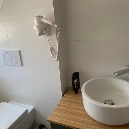 Petite Koenigsallee Self Check-in 3* 杜塞尔多夫