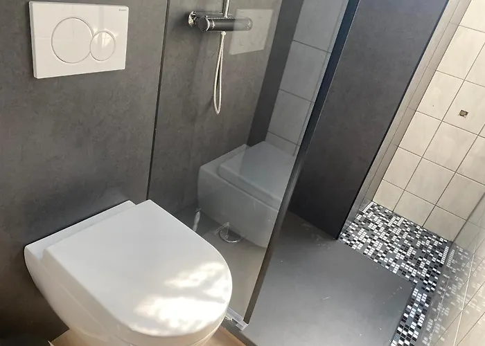 Petite Koenigsallee Self Check-in 3*